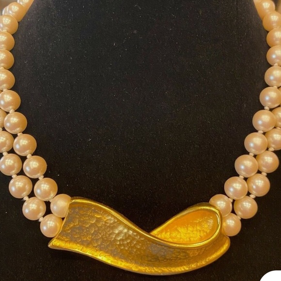 GIVENCHY French Couture Gold plated necklace. - Picture 4 of 10